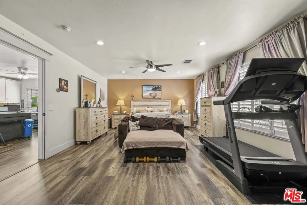 21163 Lone Star Way, Santa Clarita, California 91390 home-pic-43